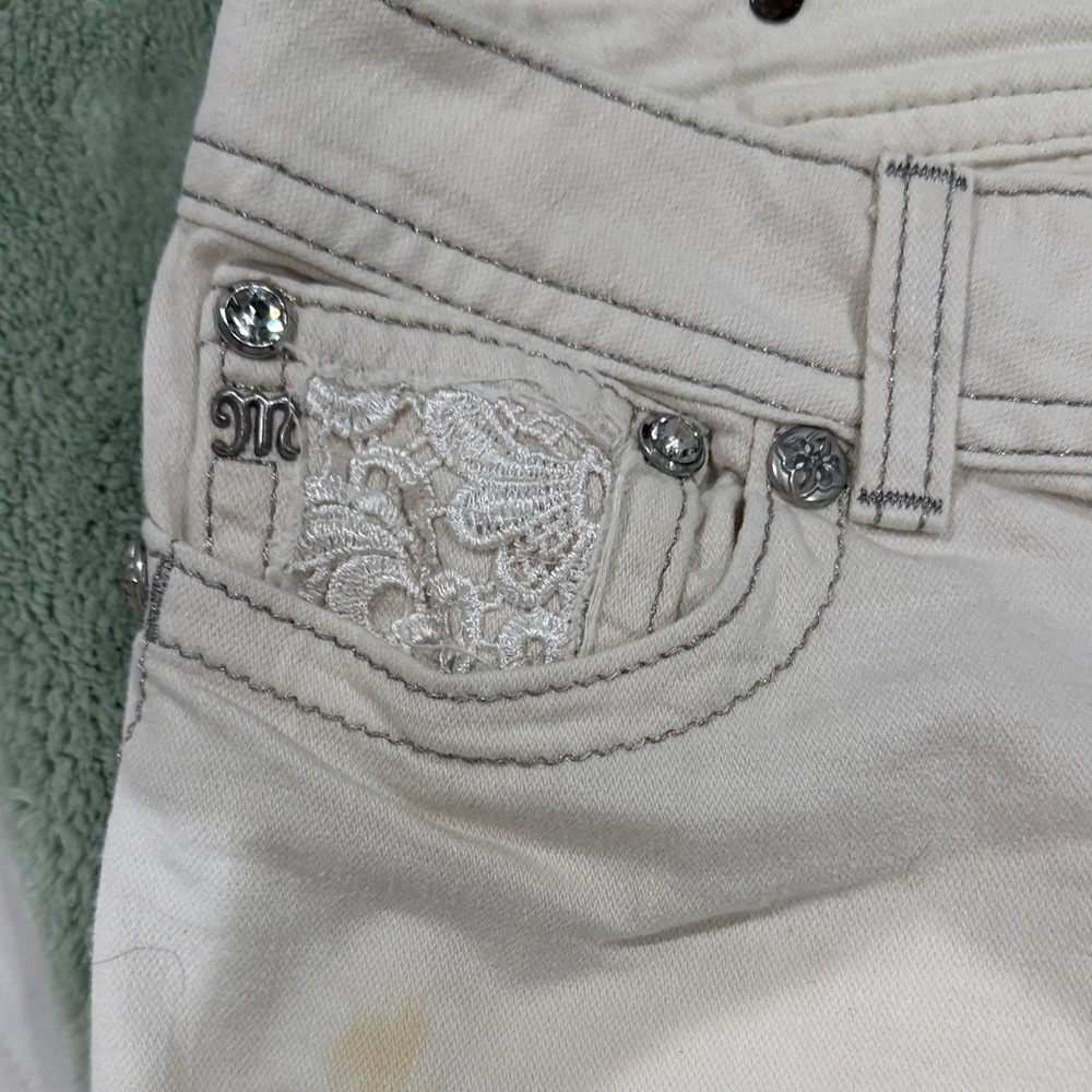 Miss Me Cream Jean Shorts - Picture 3 of 6